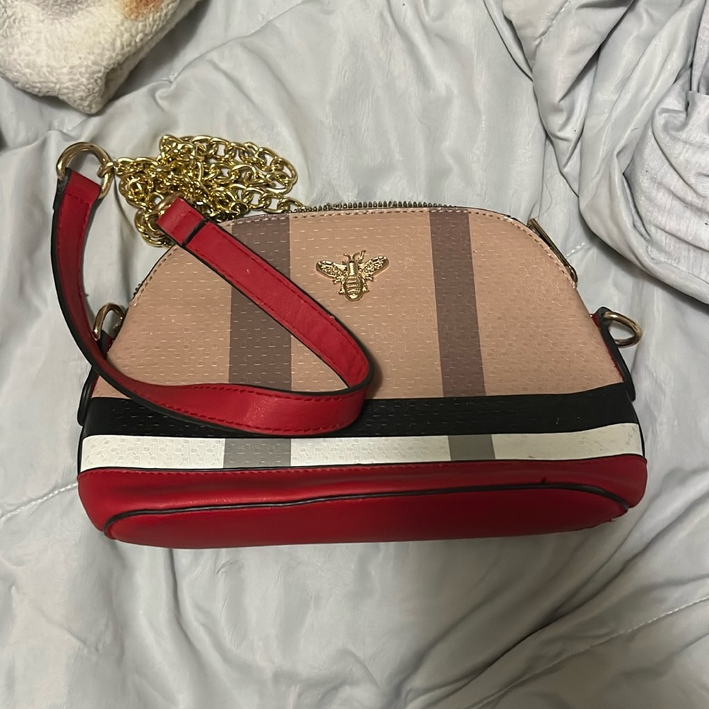 Small Bumble bee Clutch